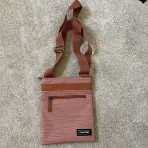 Taupe Dakine crossbody bag
Like new condition, only used a few times